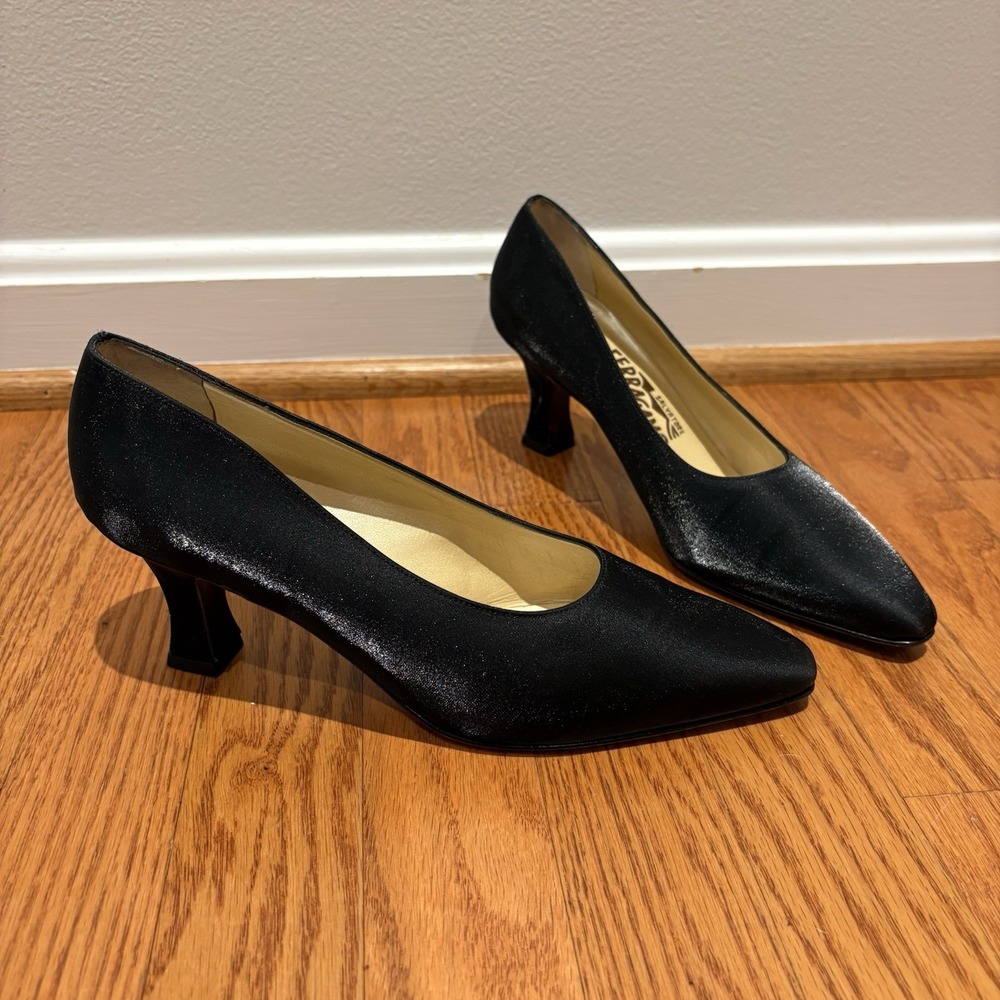 Vtg Salvatore Ferragamo Women's Iconic Black Satin Pumps US‎ 8 C